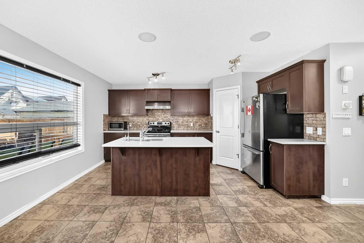 16 Skyview Springs Road NE