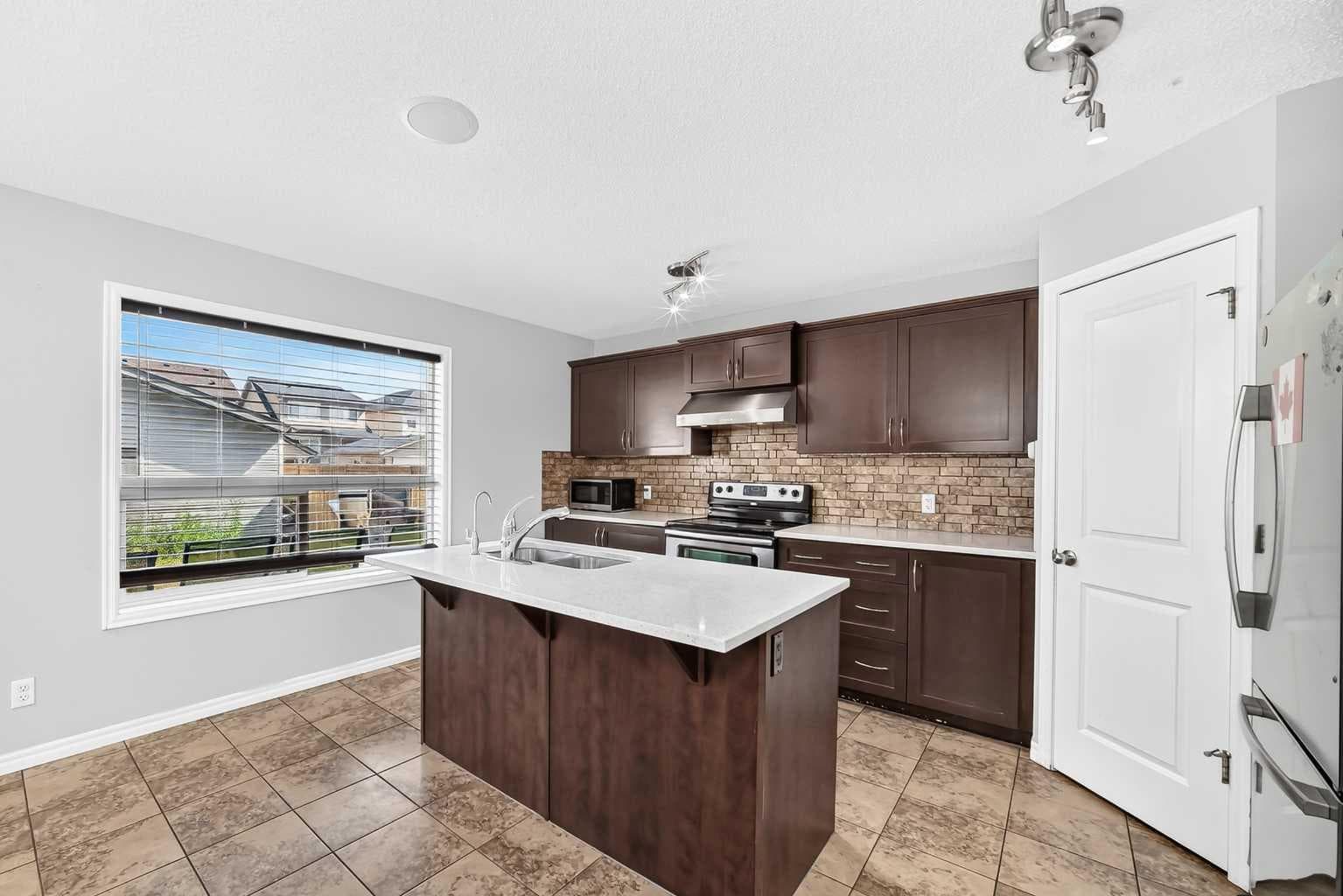 16 Skyview Springs Road NE