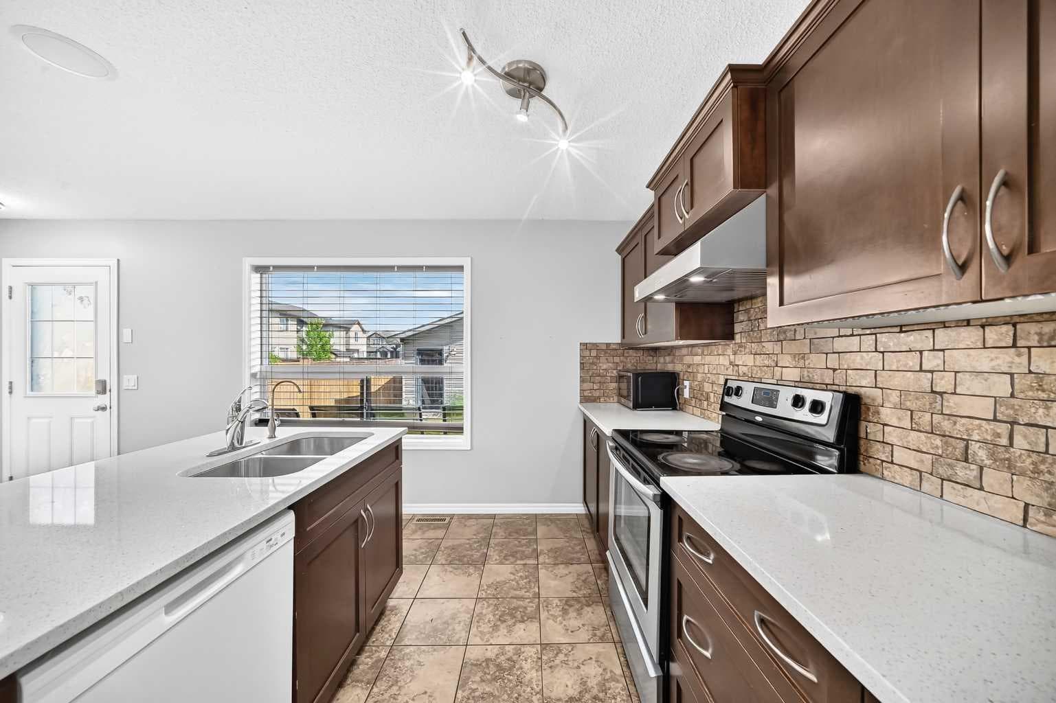 16 Skyview Springs Road NE