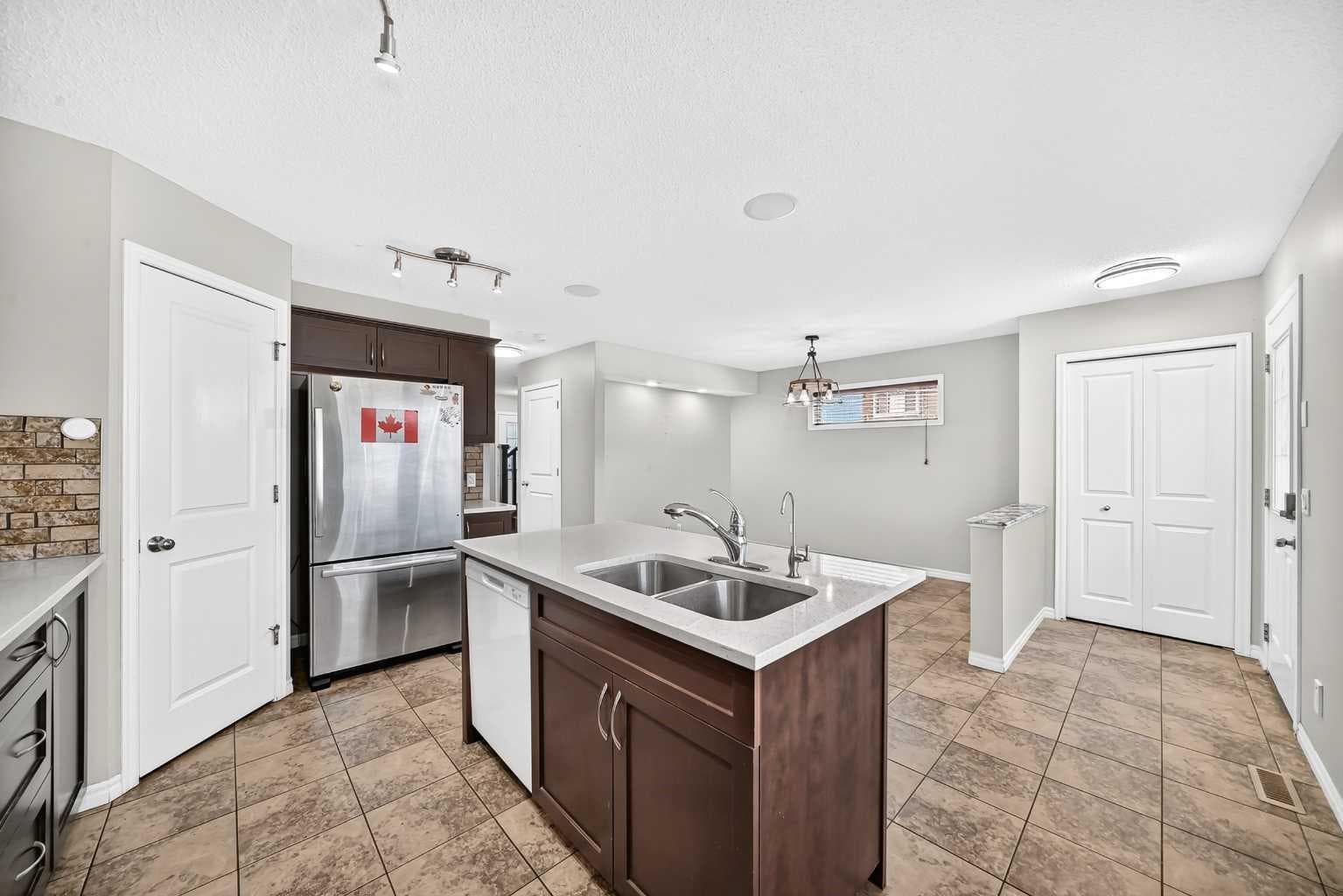 16 Skyview Springs Road NE