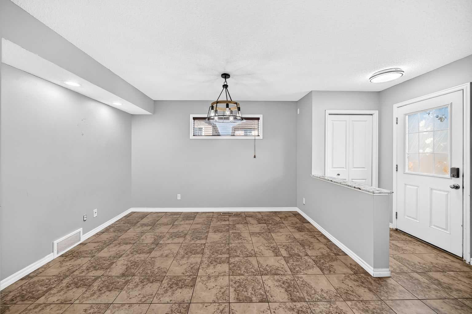 16 Skyview Springs Road NE