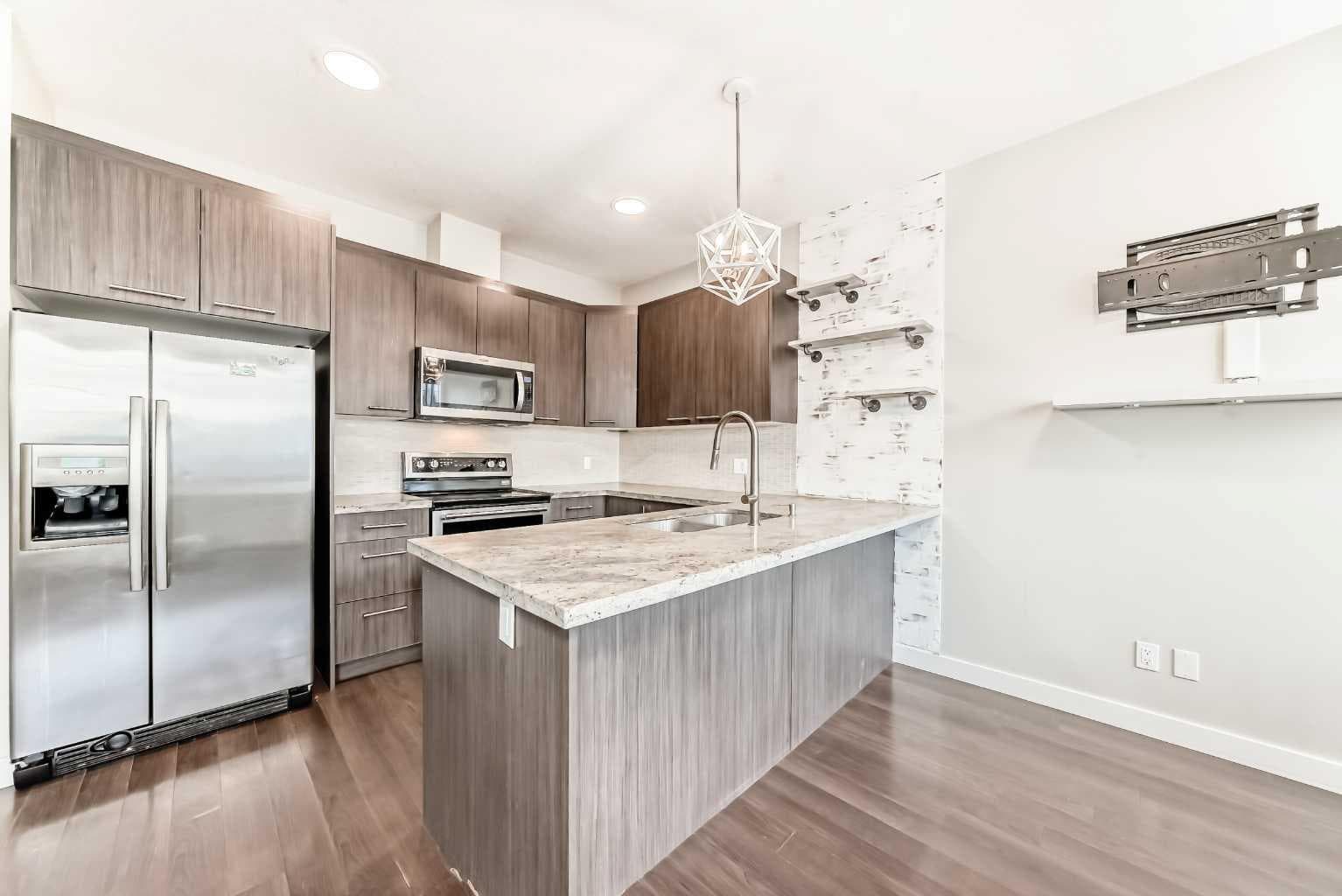 115, 300 Marina Drive 