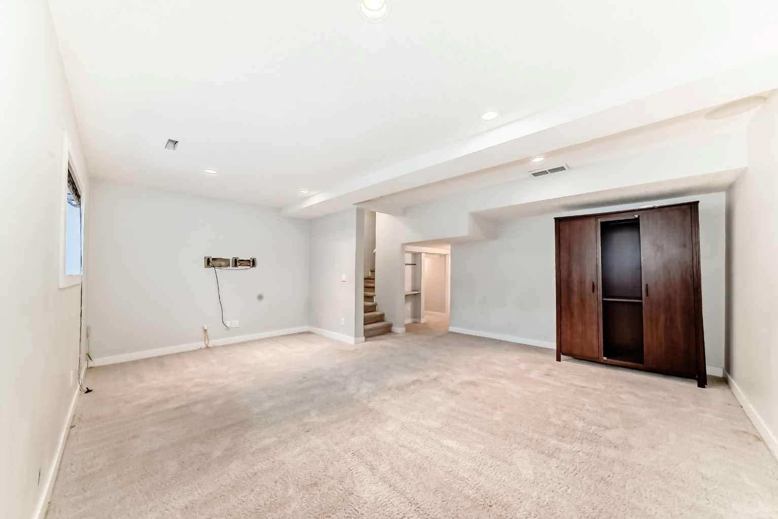 115, 300 Marina Drive 