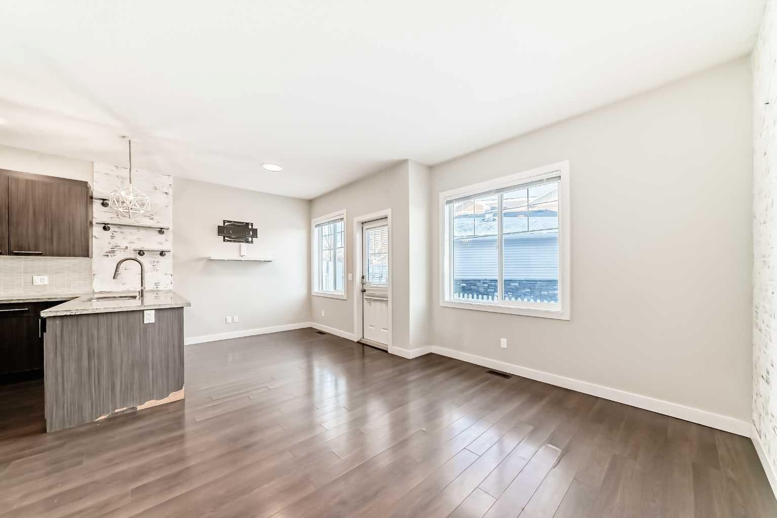 115, 300 Marina Drive 