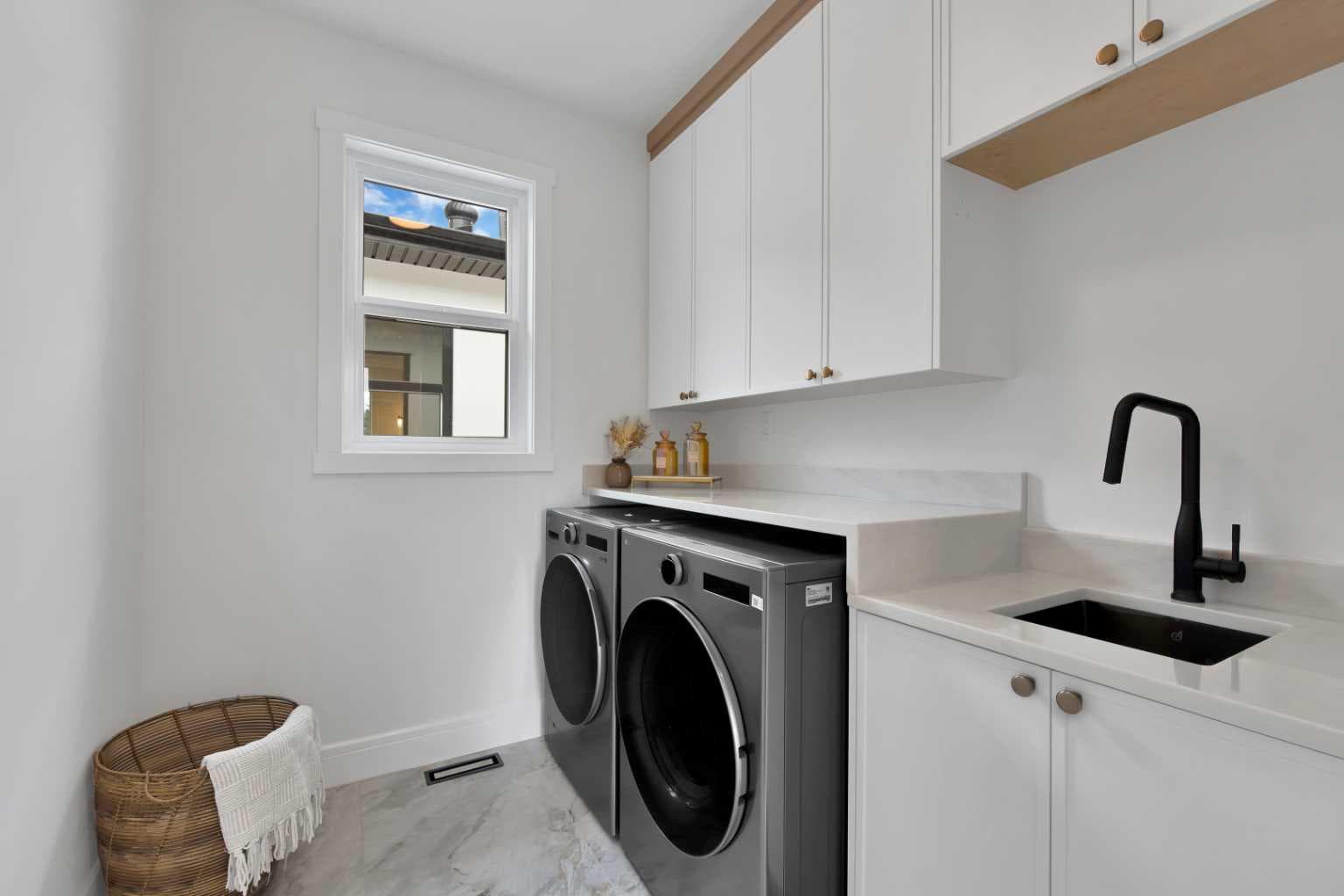 2221 Halifax Crescent NW