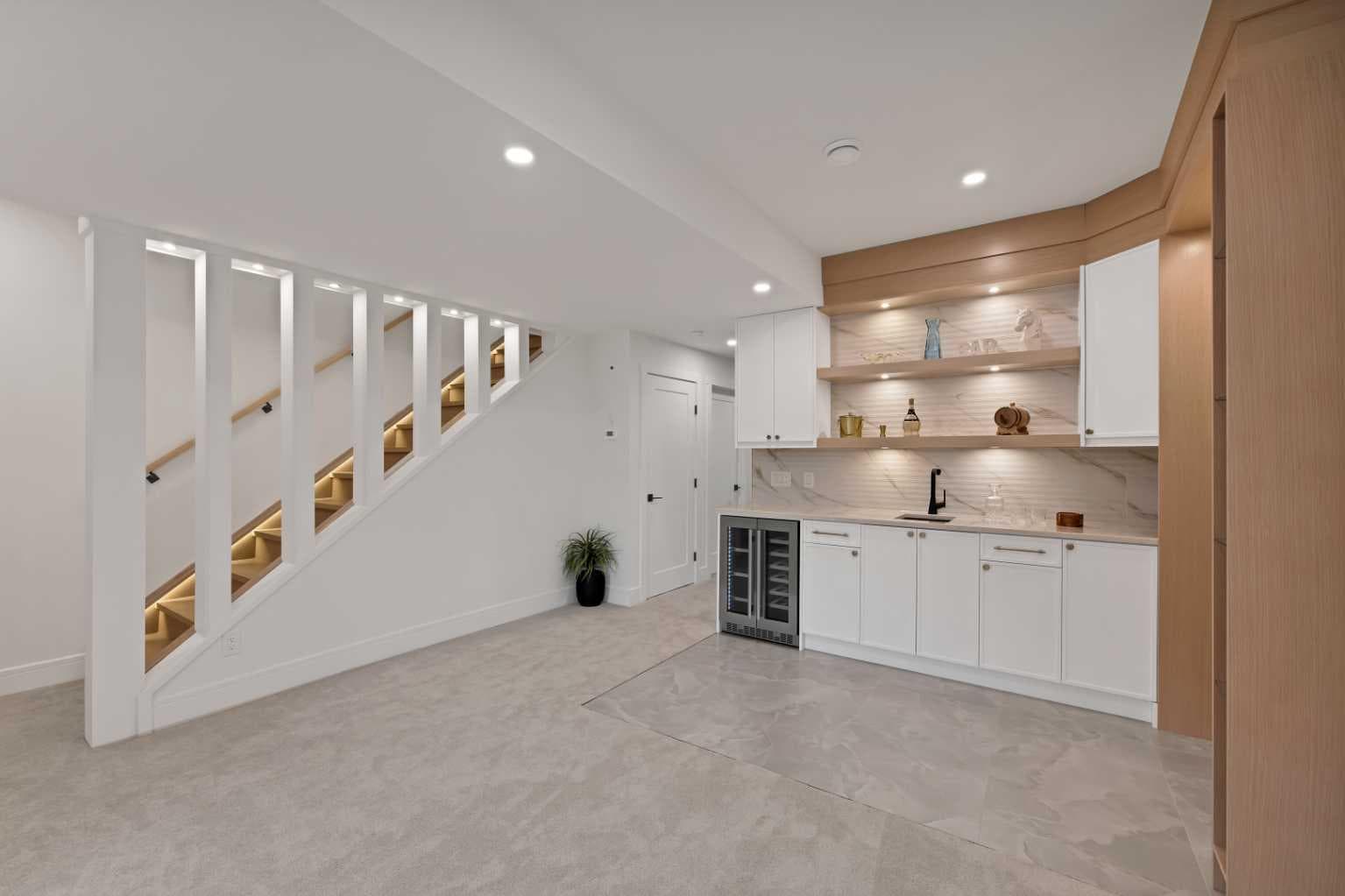 2221 Halifax Crescent NW