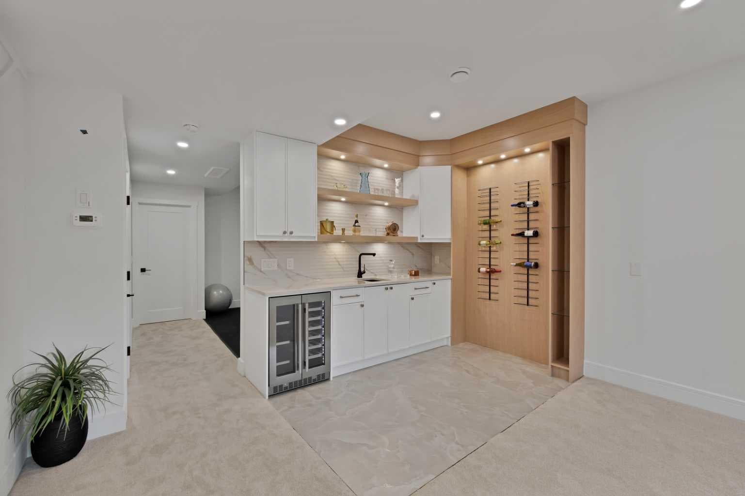 2221 Halifax Crescent NW