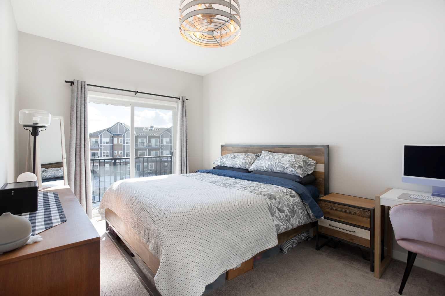 412, 250 Fireside View 