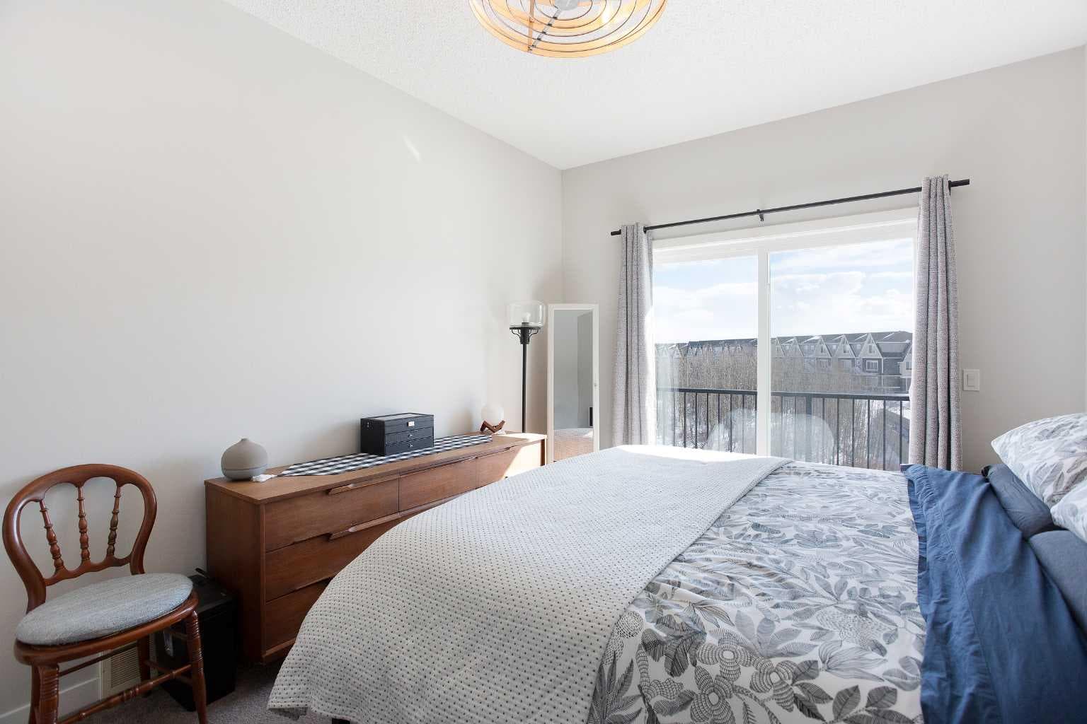 412, 250 Fireside View 