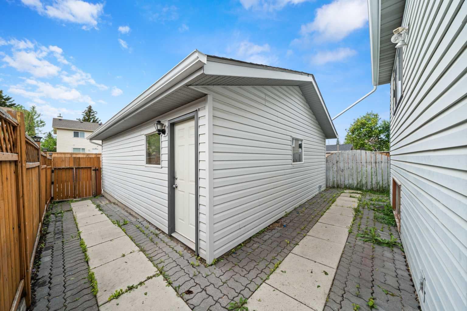 107 Tararidge Close NE