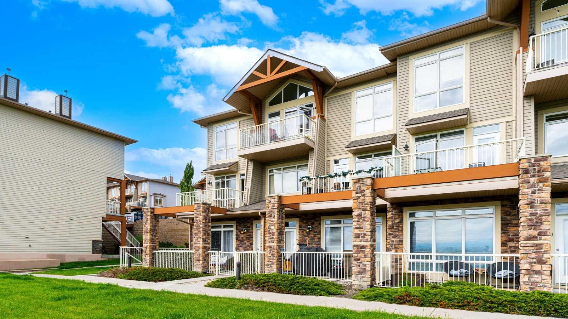 1, 169 Rockyledge View NW
