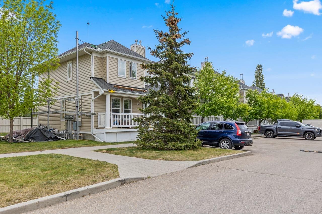 189 Country Village Manor NE