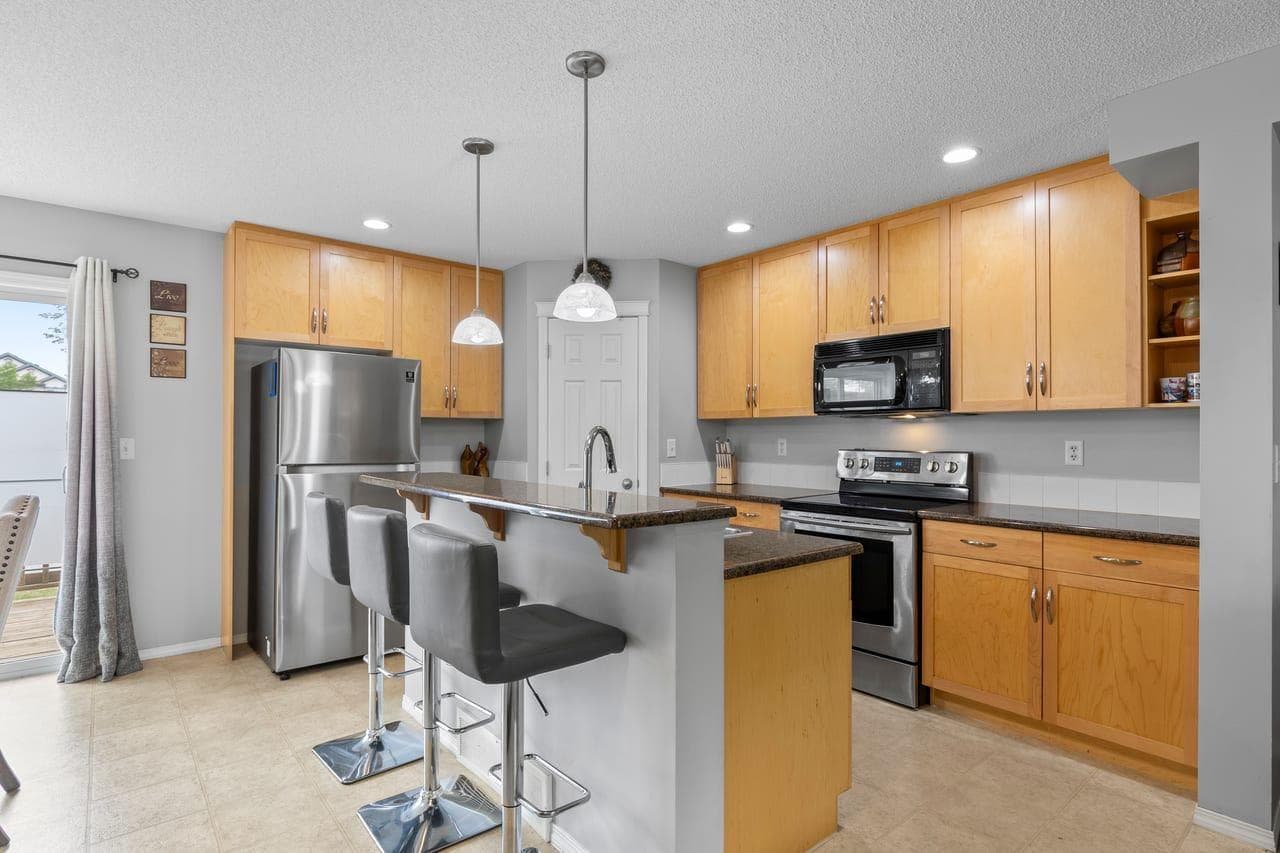 189 Country Village Manor NE