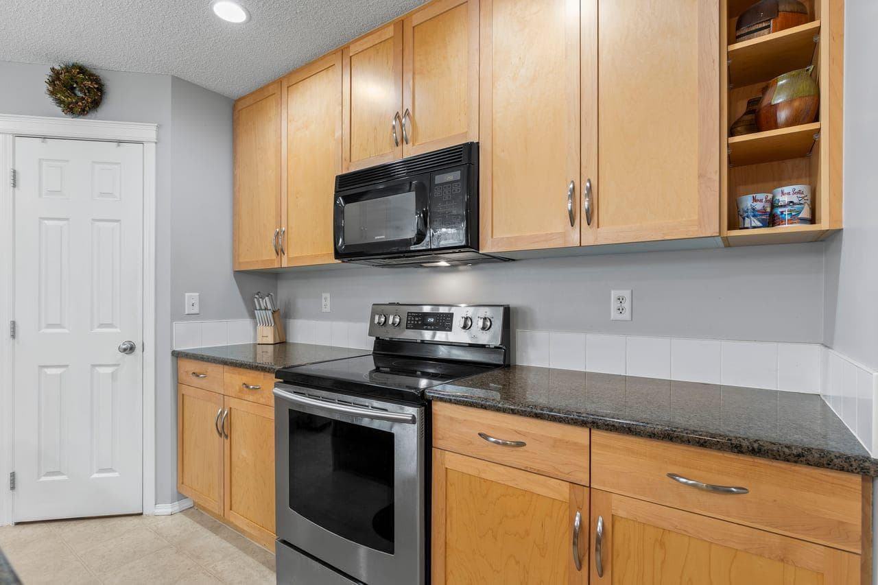 189 Country Village Manor NE