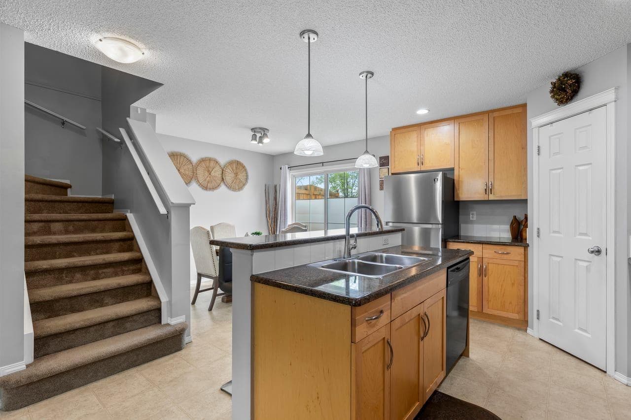 189 Country Village Manor NE