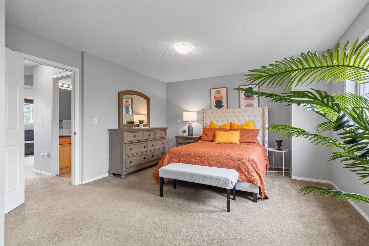 189 Country Village Manor NE