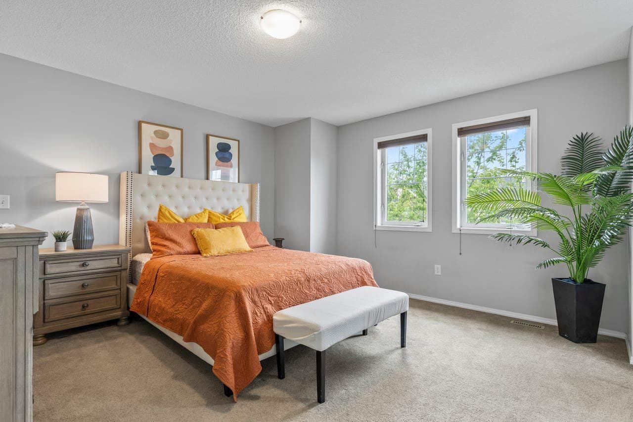 189 Country Village Manor NE