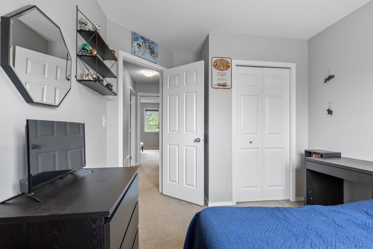 189 Country Village Manor NE
