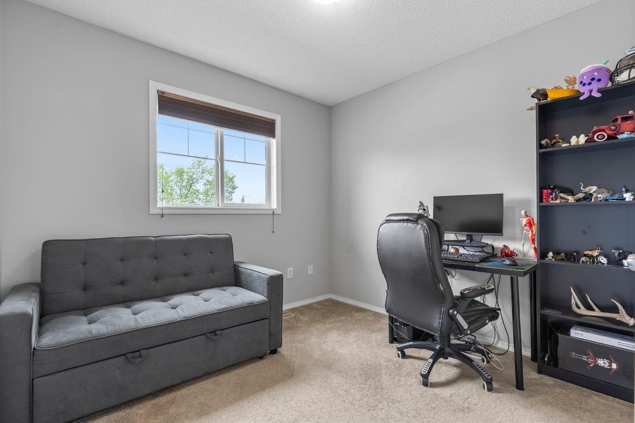 189 Country Village Manor NE
