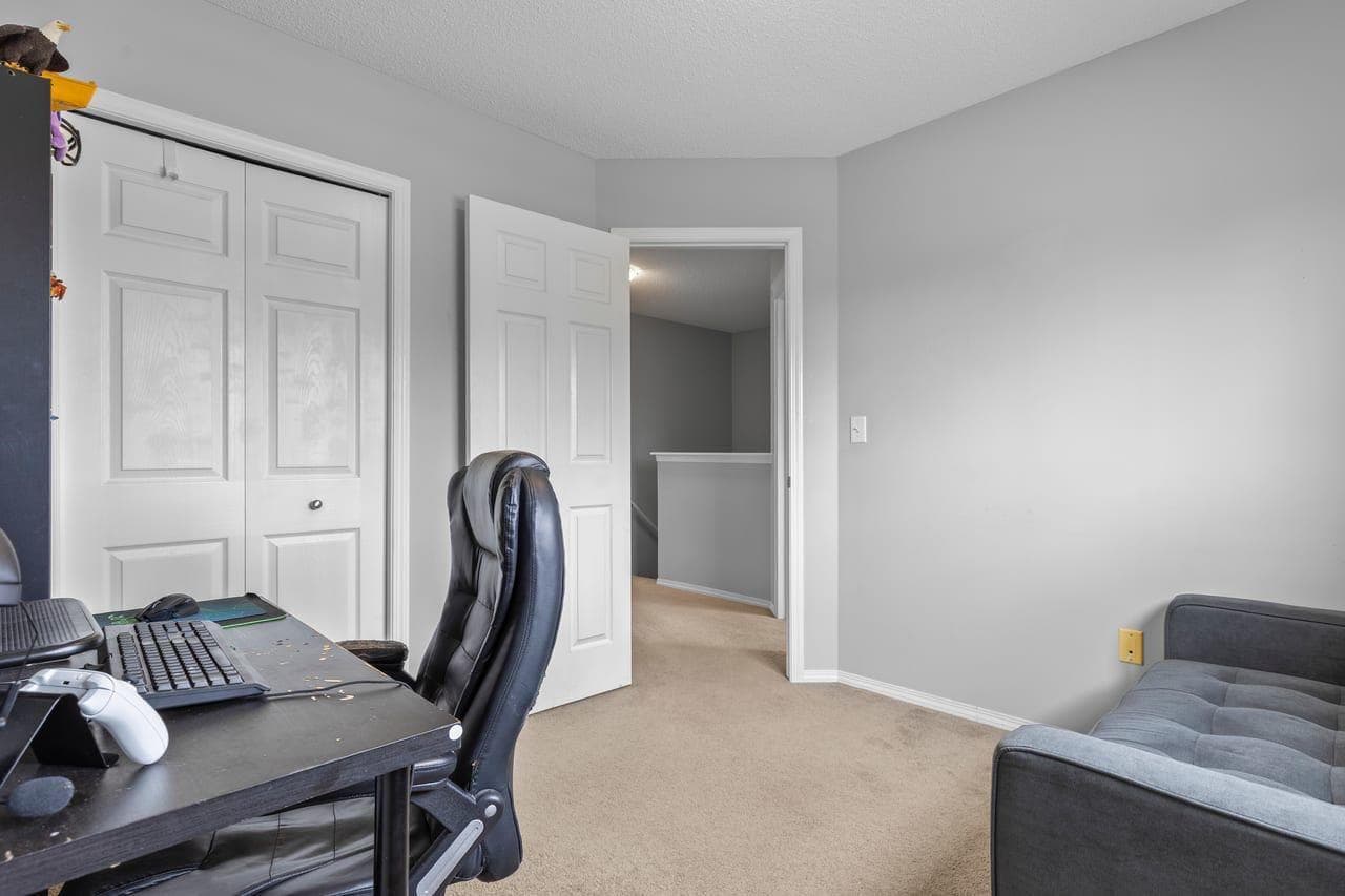 189 Country Village Manor NE