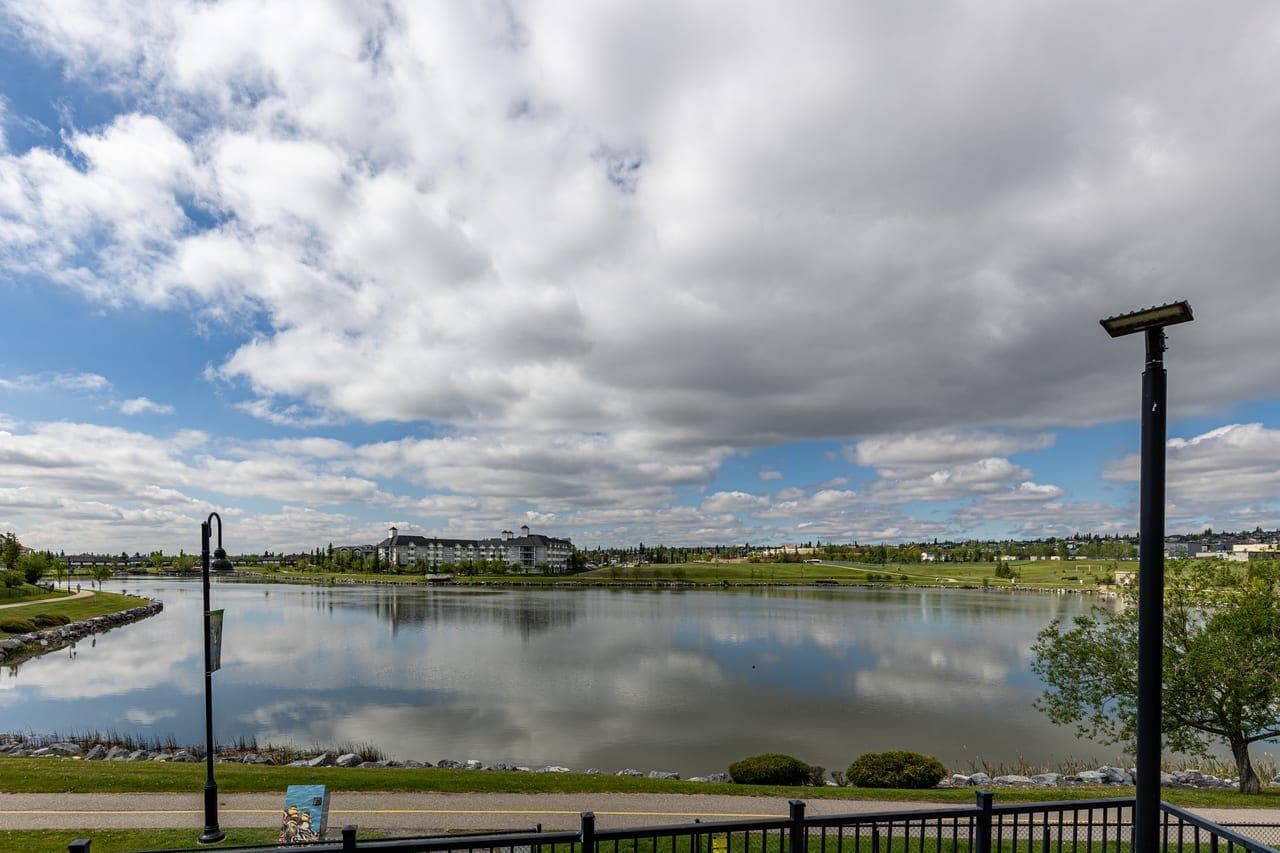 189 Country Village Manor NE