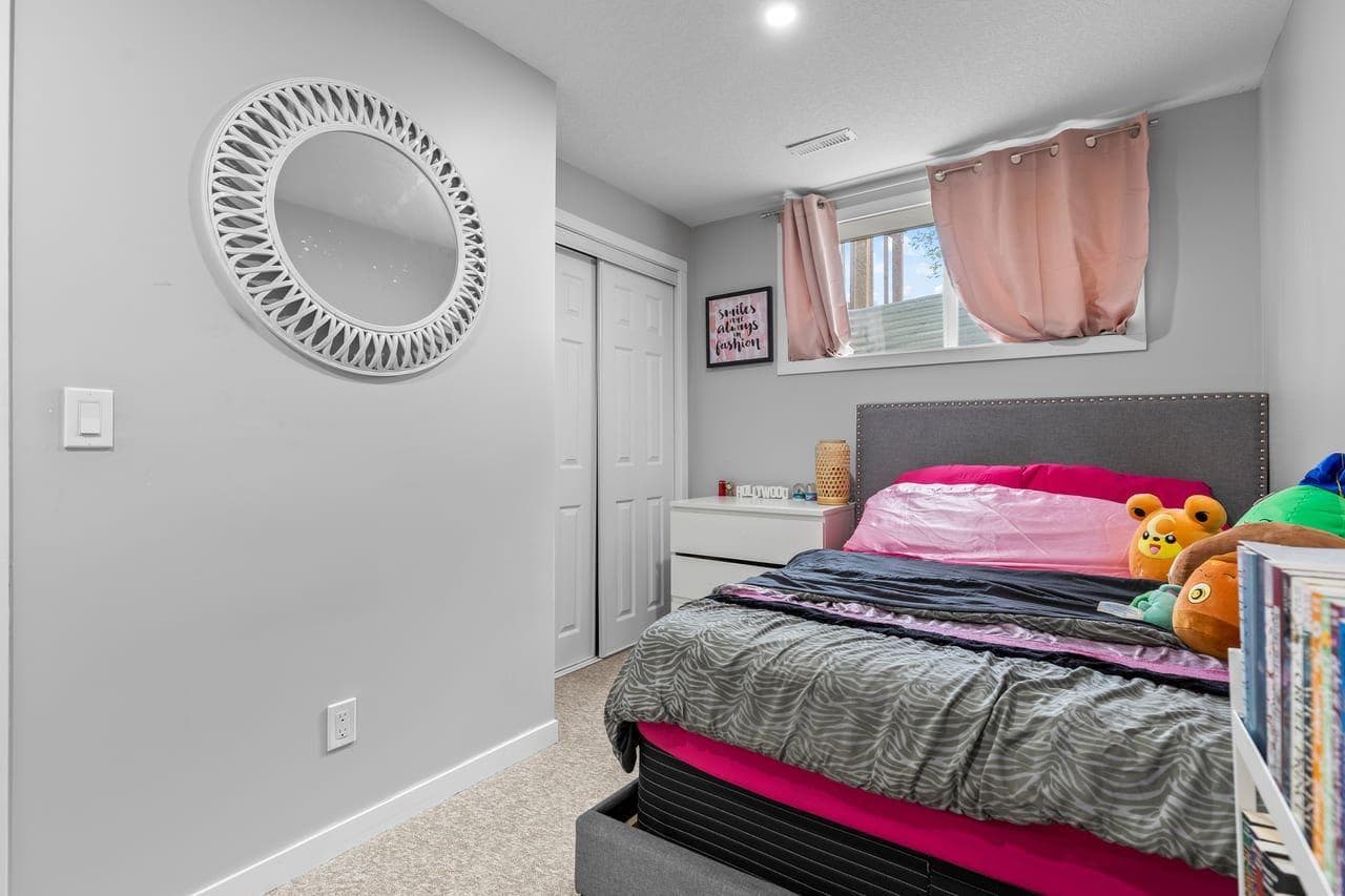 189 Country Village Manor NE