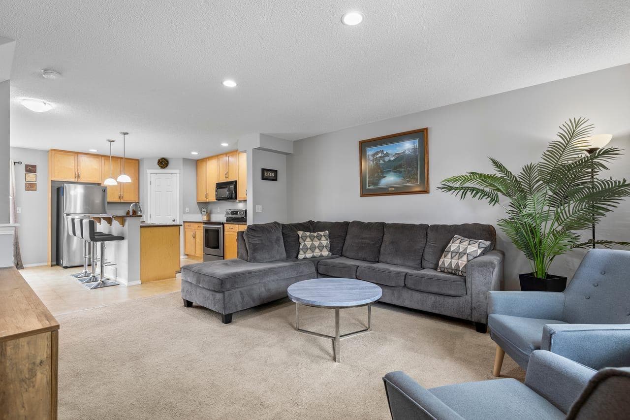 189 Country Village Manor NE