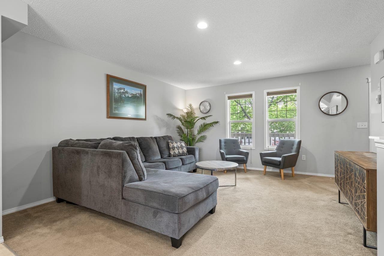 189 Country Village Manor NE