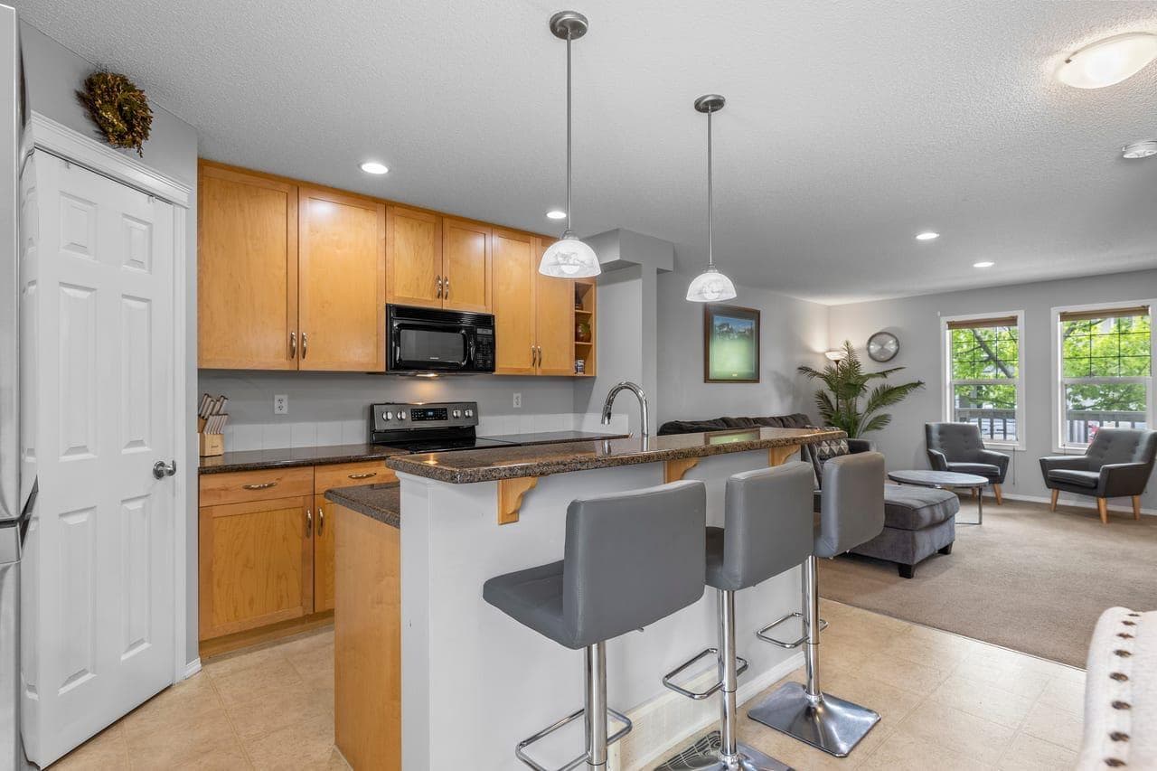 189 Country Village Manor NE