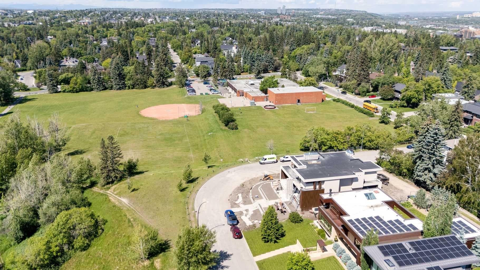 628 Elbow Drive SW