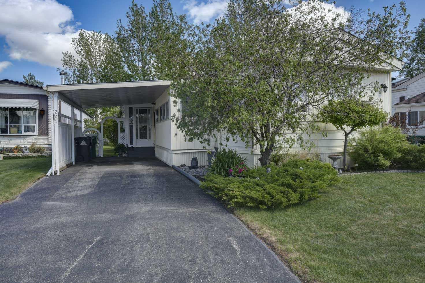 221, 99 Arbour Lake Road NW