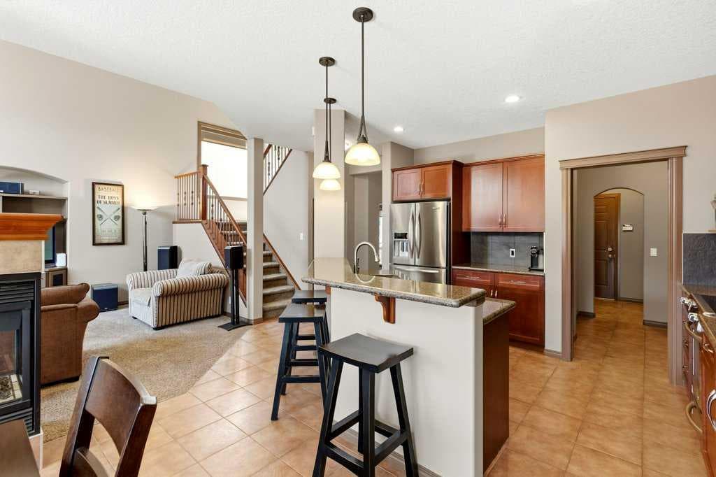 23 Aspen Stone Crescent SW
