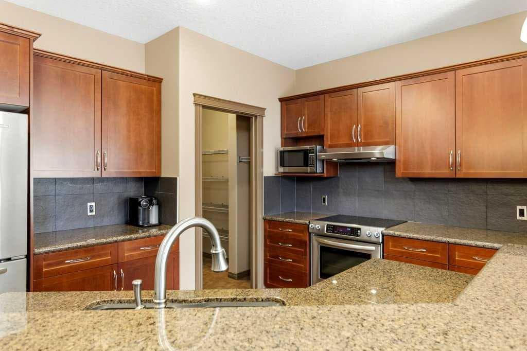 23 Aspen Stone Crescent SW