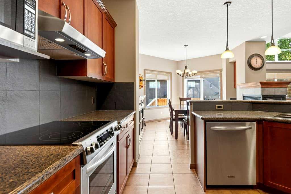 23 Aspen Stone Crescent SW