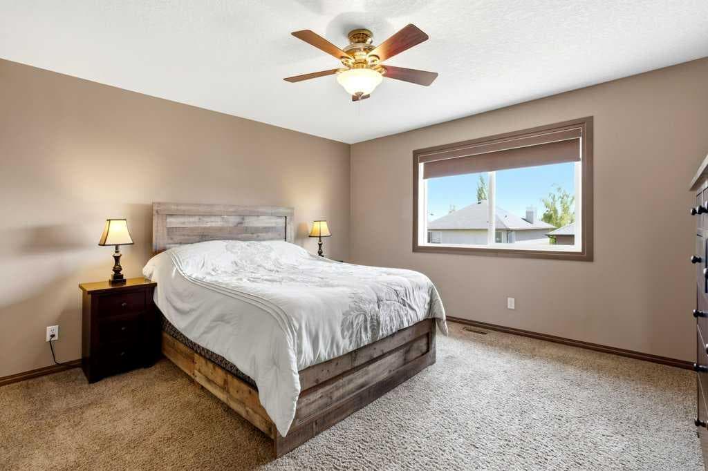 23 Aspen Stone Crescent SW
