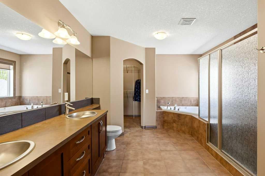 23 Aspen Stone Crescent SW