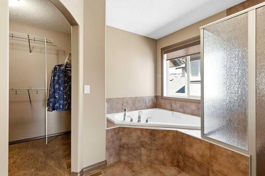 23 Aspen Stone Crescent SW