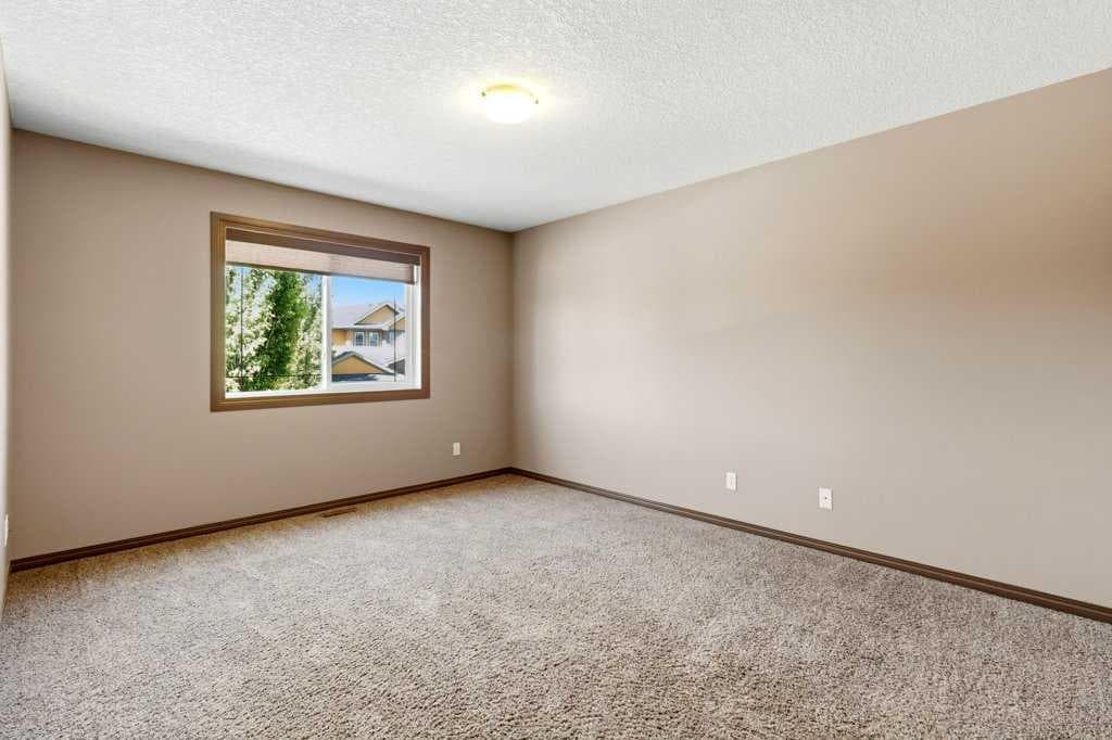 23 Aspen Stone Crescent SW
