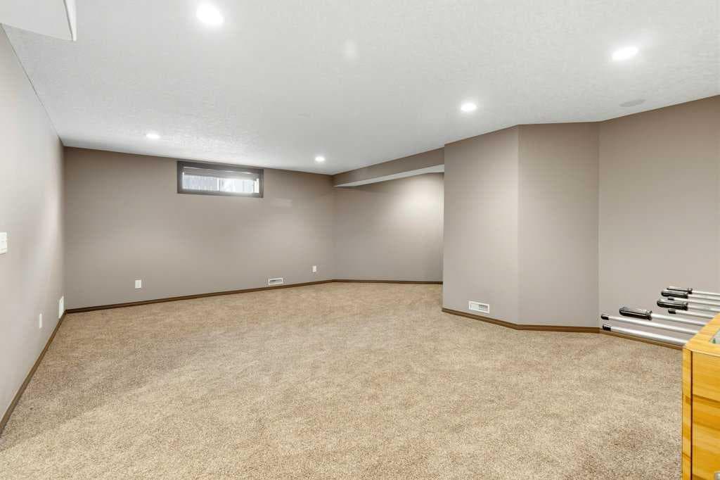 23 Aspen Stone Crescent SW