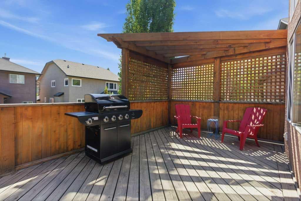 23 Aspen Stone Crescent SW