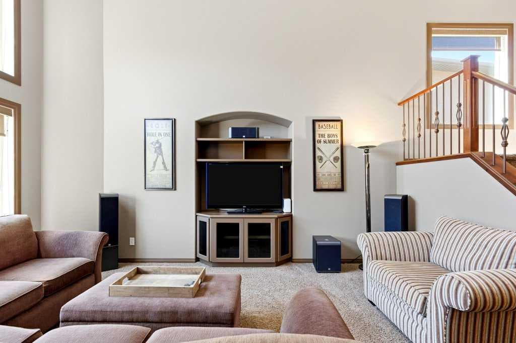 23 Aspen Stone Crescent SW