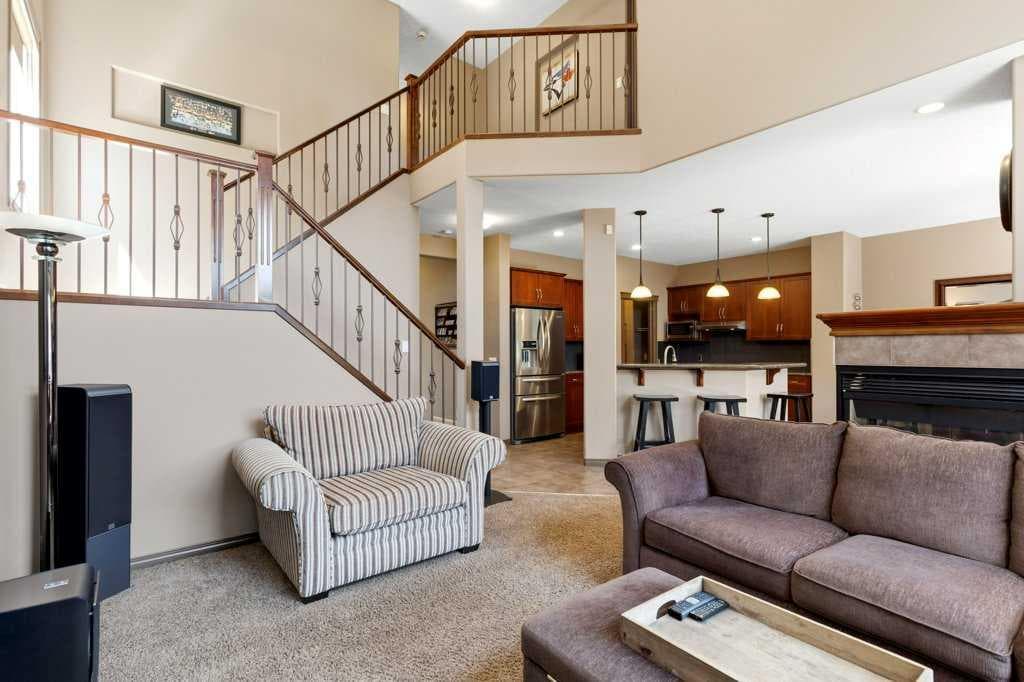 23 Aspen Stone Crescent SW
