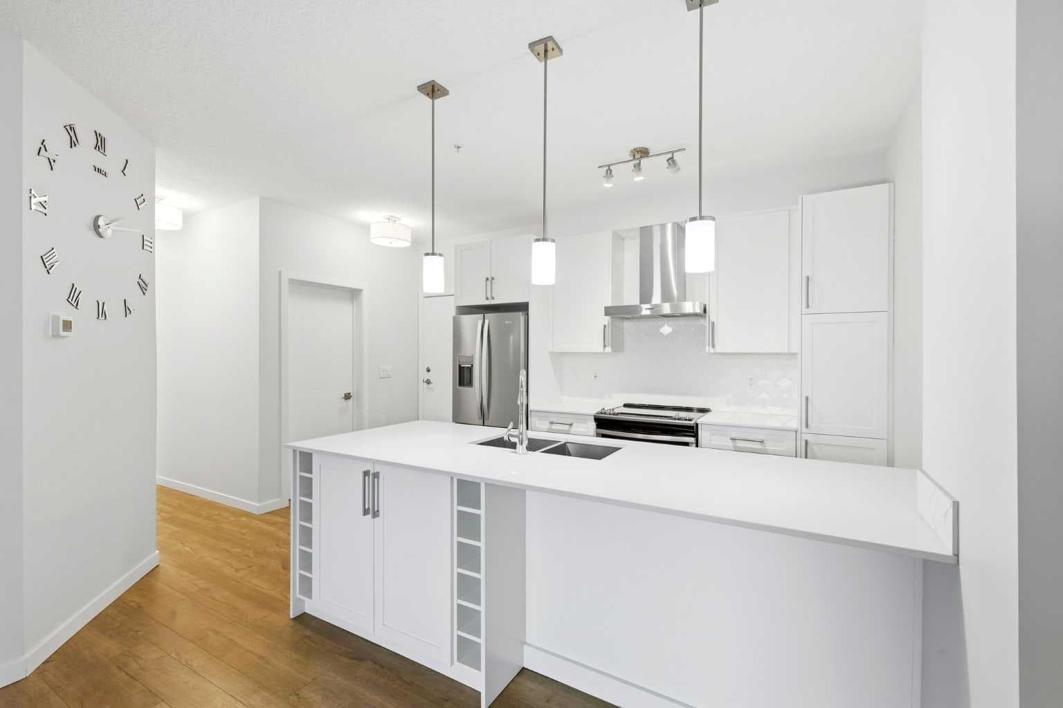 212, 122 Mahogany Centre SE