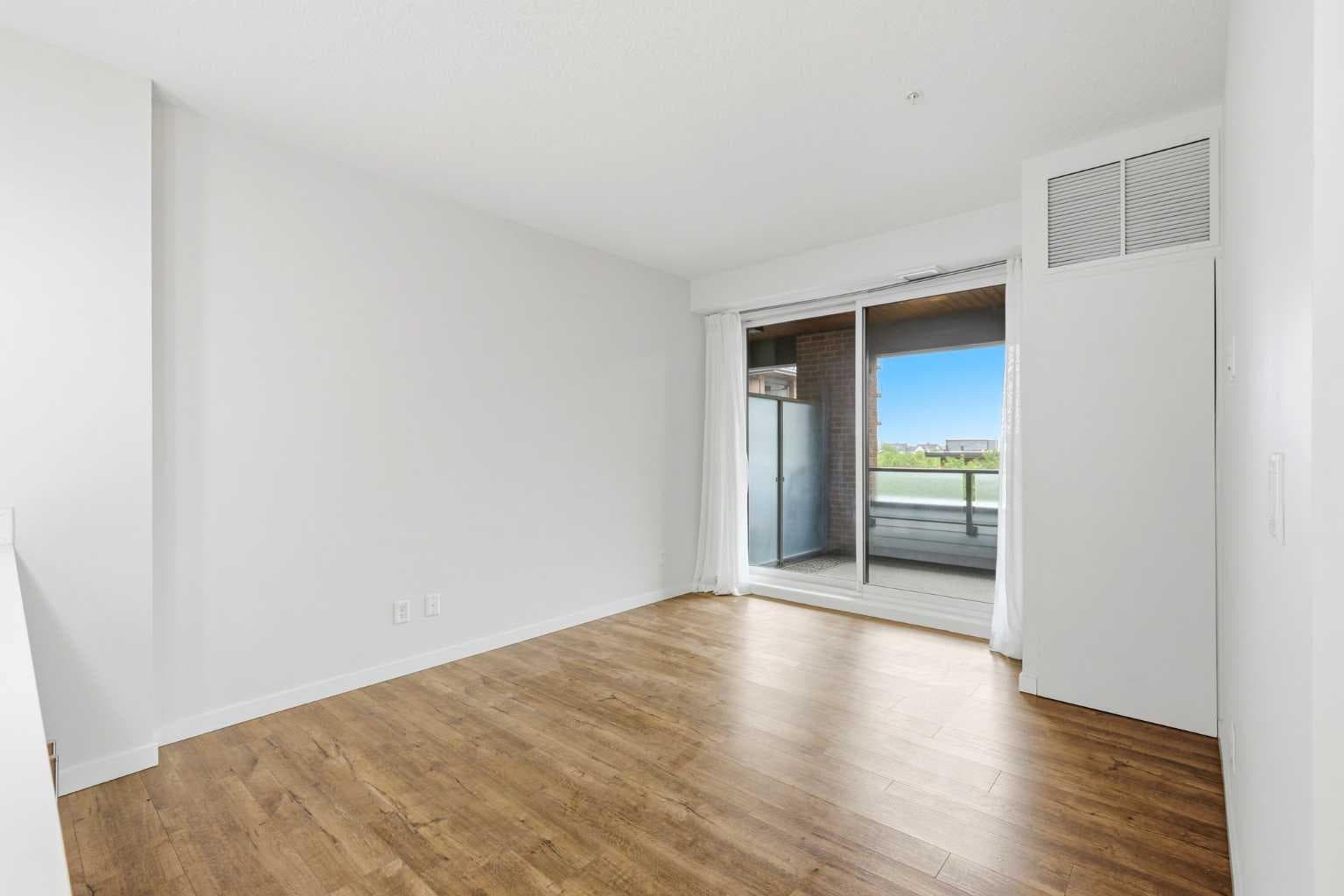 212, 122 Mahogany Centre SE