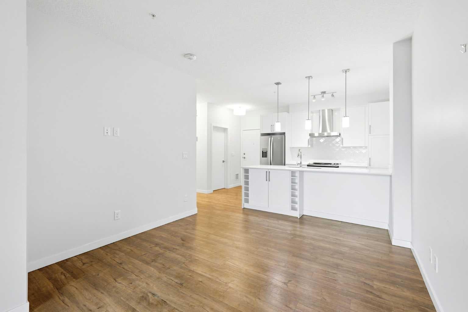 212, 122 Mahogany Centre SE