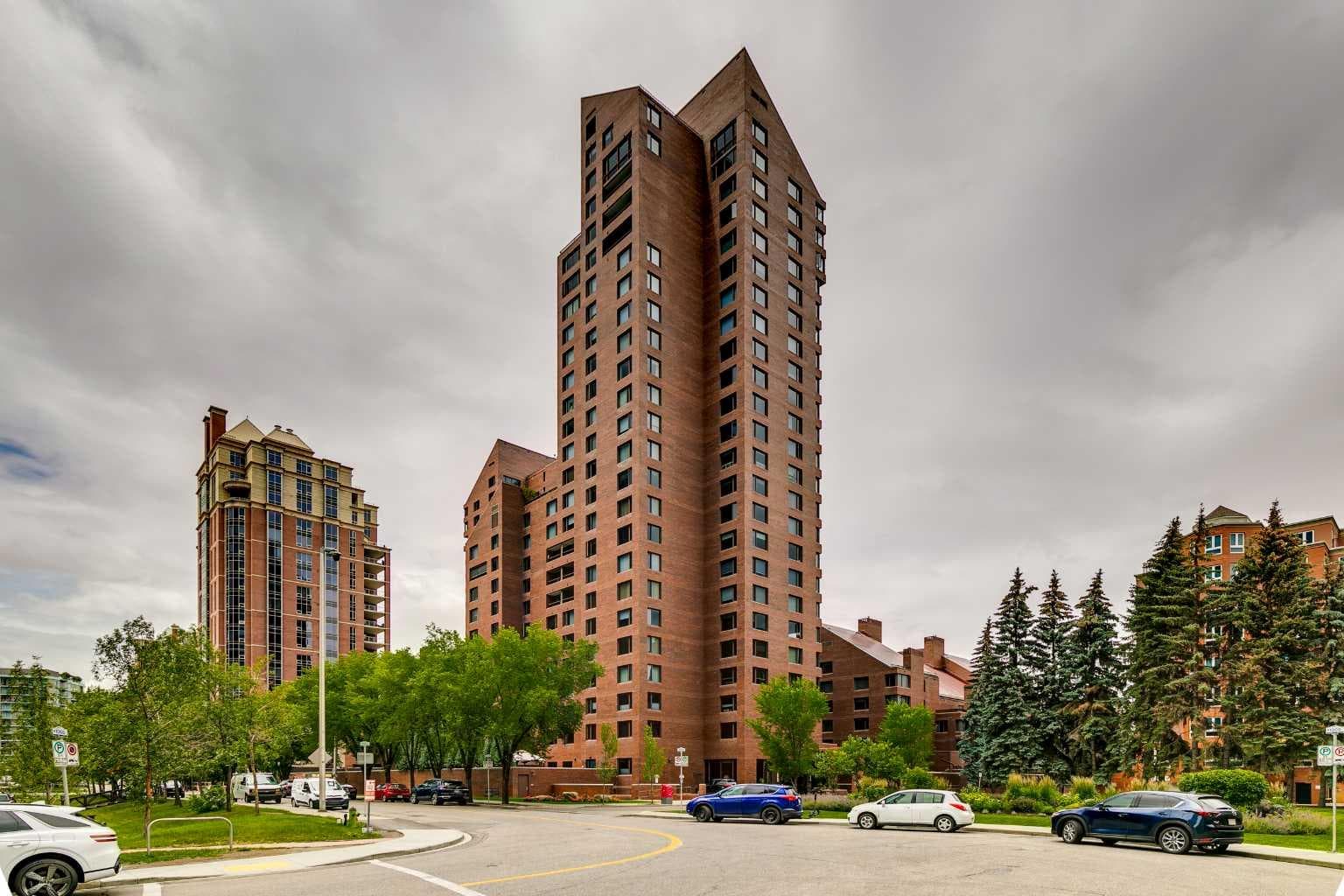 102D, 500 Eau Claire Avenue SW
