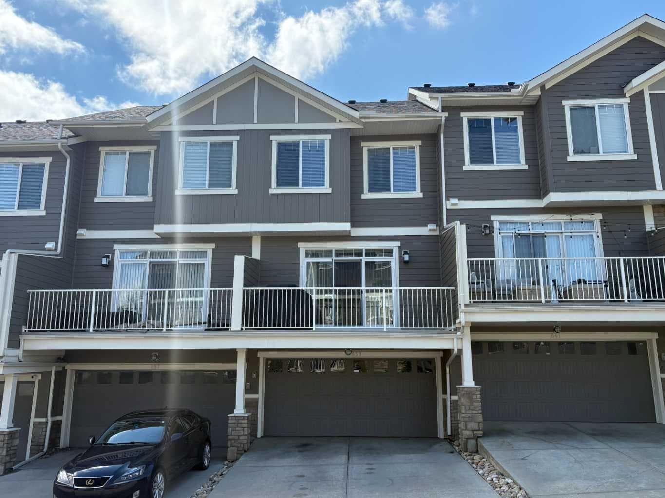 659 Evanston Manor NW