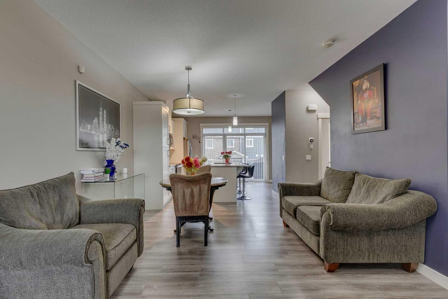659 Evanston Manor NW