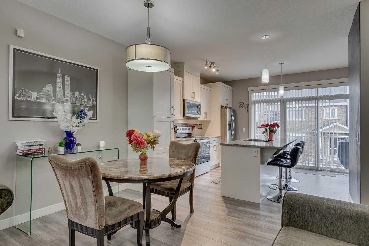 659 Evanston Manor NW