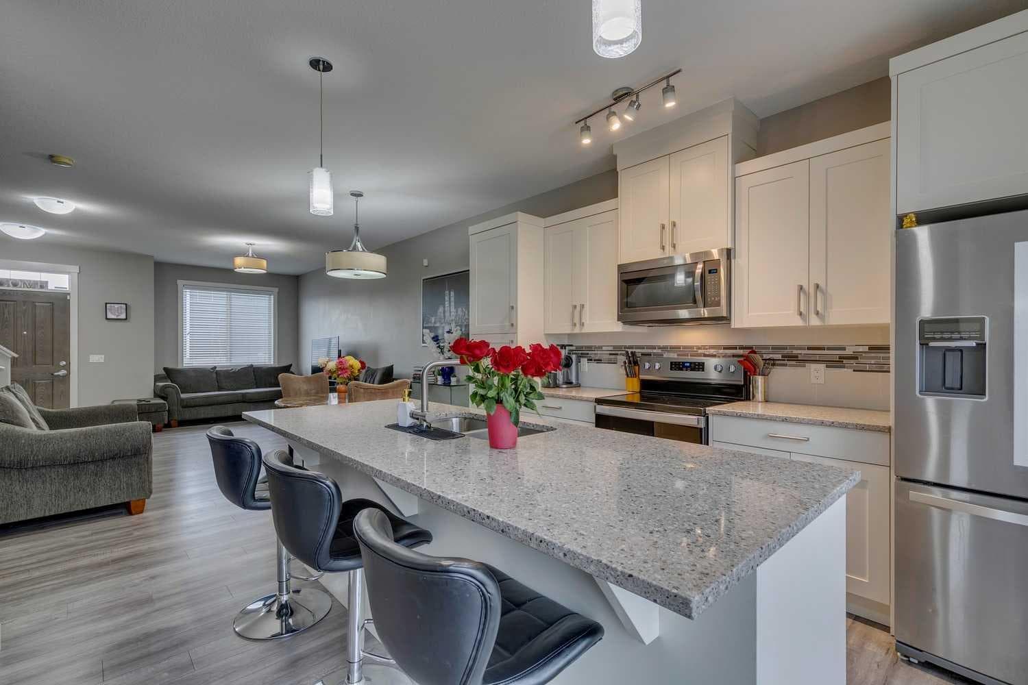 659 Evanston Manor NW
